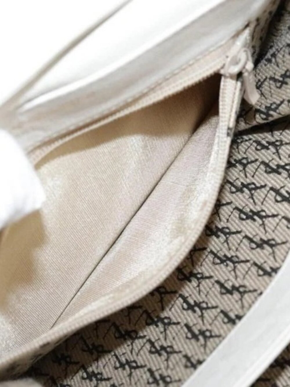 SAINT LAURENT Shoulder Bag Leather White Gold Auth yk16321 - Picture 10 of 16